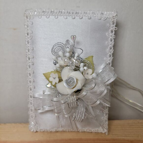 Holy Bible: New Testament - Satin and Ribbon Decorated 4.5" X 6.5" - Picture 1 of 6